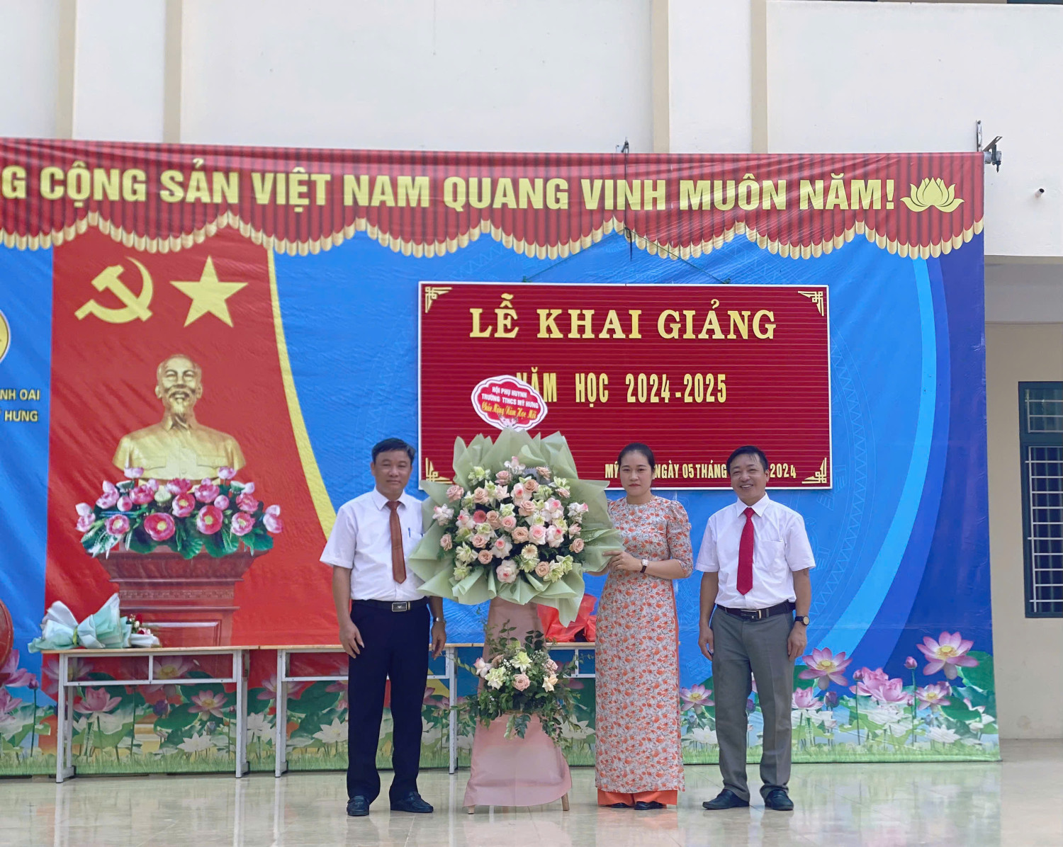 Hoa khai giảng 3